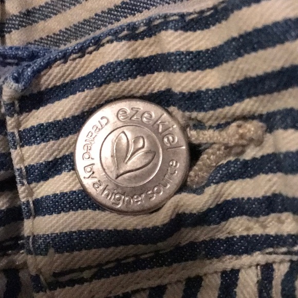 Ezekiel shorts - Picture 3 of 4